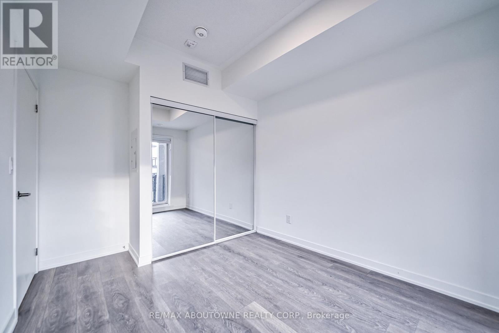 204 - 135 Canon Jackson Drive, Toronto, Ontario M6M 0C3 - Photo 11 - W13120032
