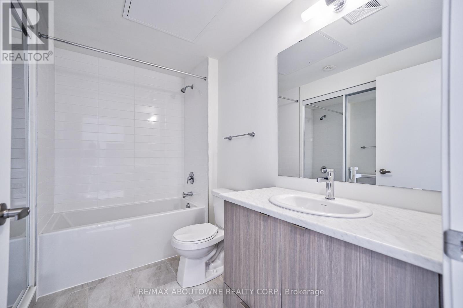 204 - 135 Canon Jackson Drive, Toronto, Ontario M6M 0C3 - Photo 15 - W13120032