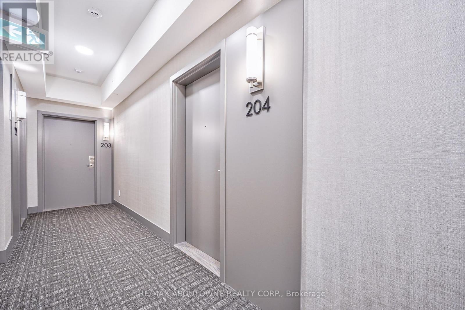 204 - 135 Canon Jackson Drive, Toronto, Ontario M6M 0C3 - Photo 3 - W13120032