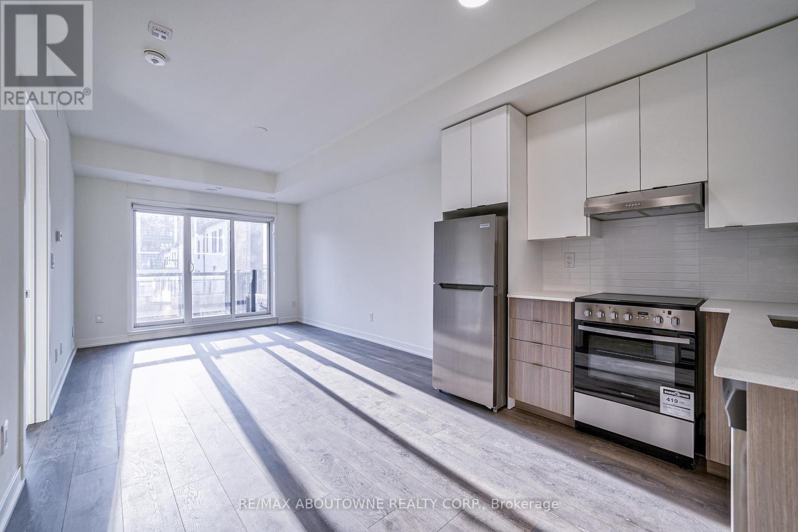 204 - 135 Canon Jackson Drive, Toronto, Ontario M6M 0C3 - Photo 5 - W13120032