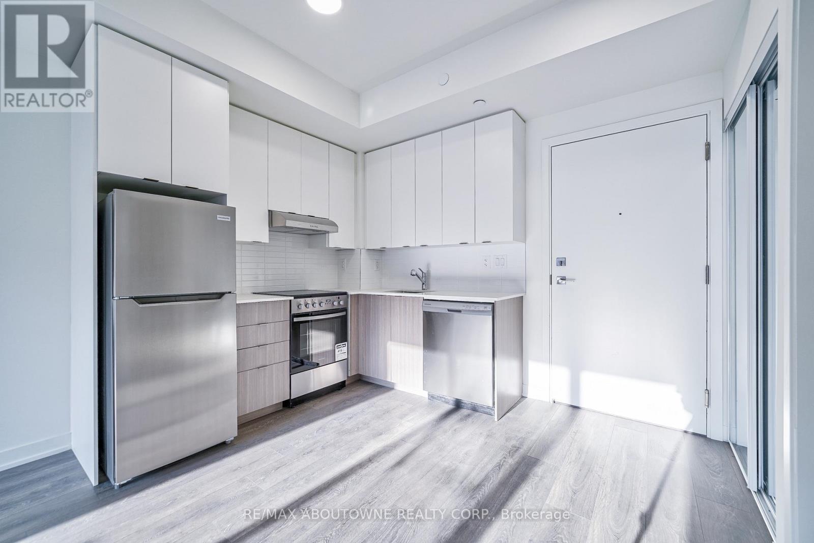 204 - 135 Canon Jackson Drive, Toronto, Ontario M6M 0C3 - Photo 6 - W13120032