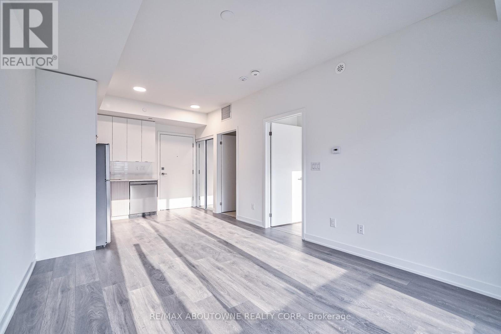 204 - 135 Canon Jackson Drive, Toronto, Ontario M6M 0C3 - Photo 9 - W13120032