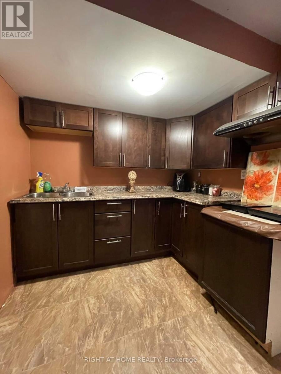 3365 Stoney Crescent, Mississauga, Ontario  L5M 0N6 - Photo 24 - W13120056