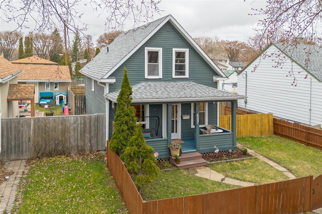 407 Whittier Avenue E, Winnipeg, Manitoba R2C 0M6 - Photo 1 - 202610224