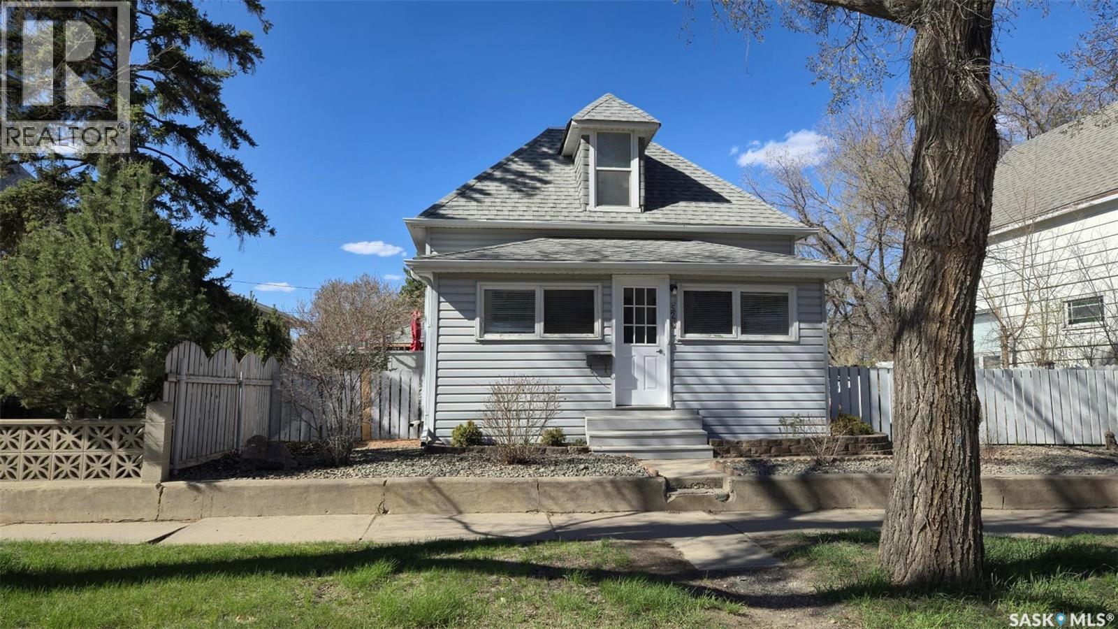 520 Fairford Street E, Moose Jaw, Saskatchewan  S6H 0E6 - Photo 1 - SK035634