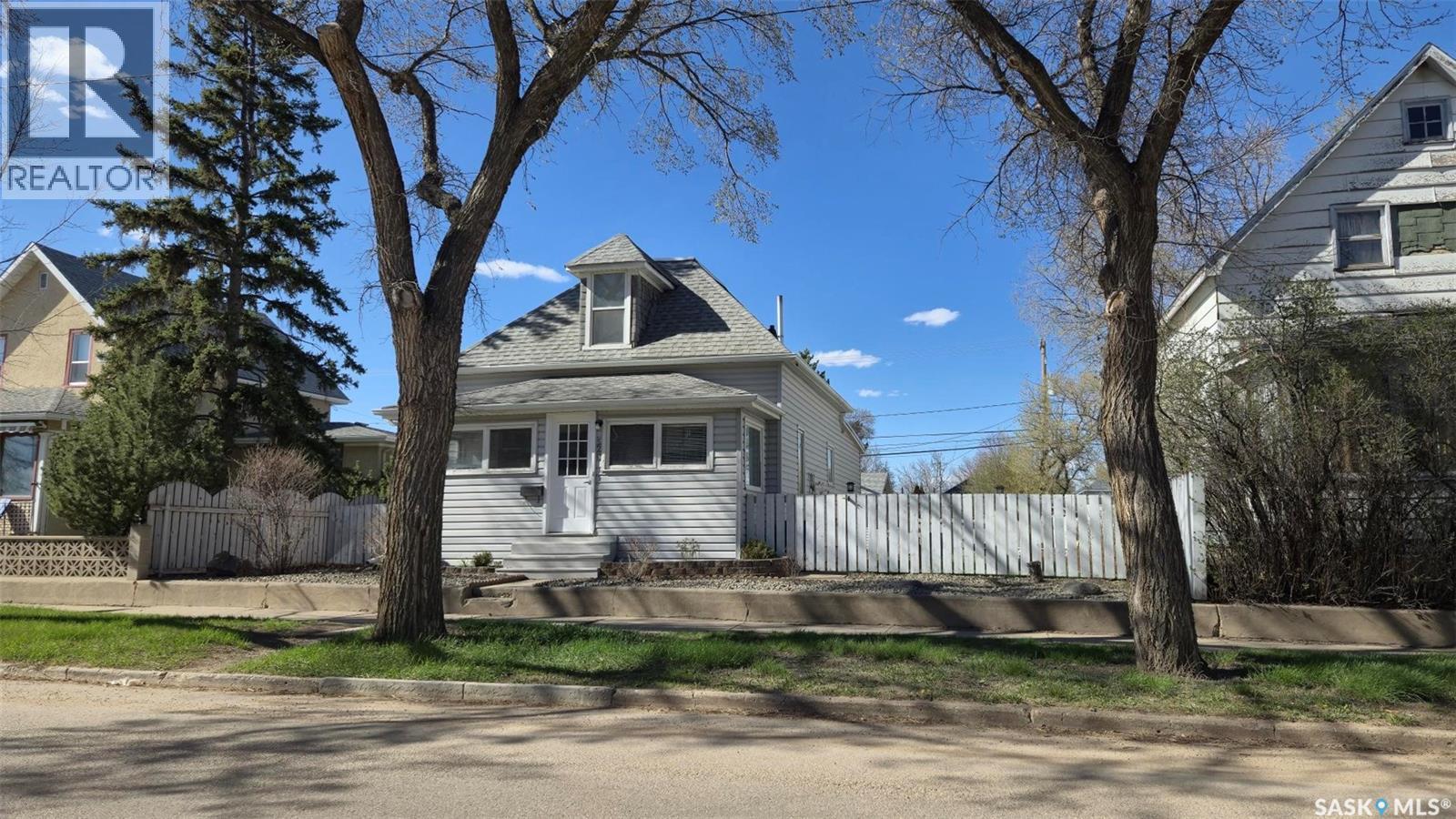 520 Fairford Street E, Moose Jaw, Saskatchewan  S6H 0E6 - Photo 2 - SK035634