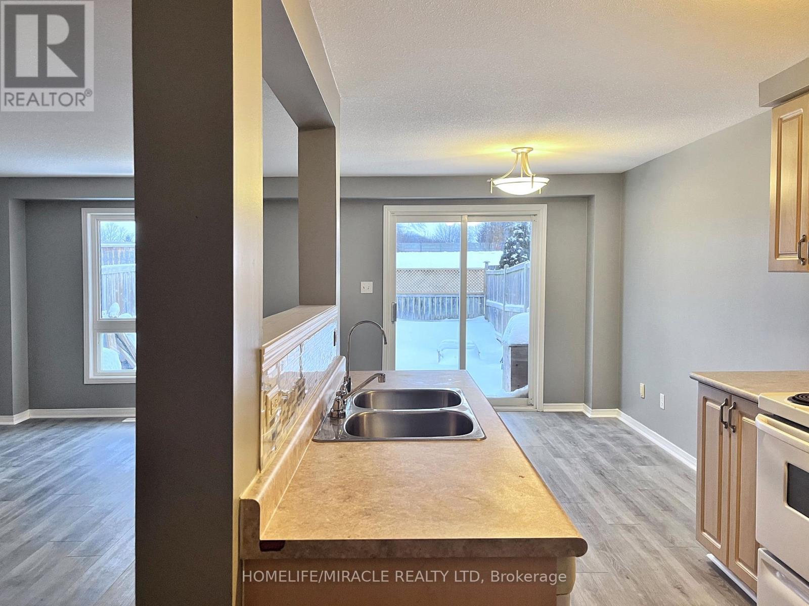 193 Prosperity Drive, Kitchener, Ontario  N2E 4E5 - Photo 2 - X13120070