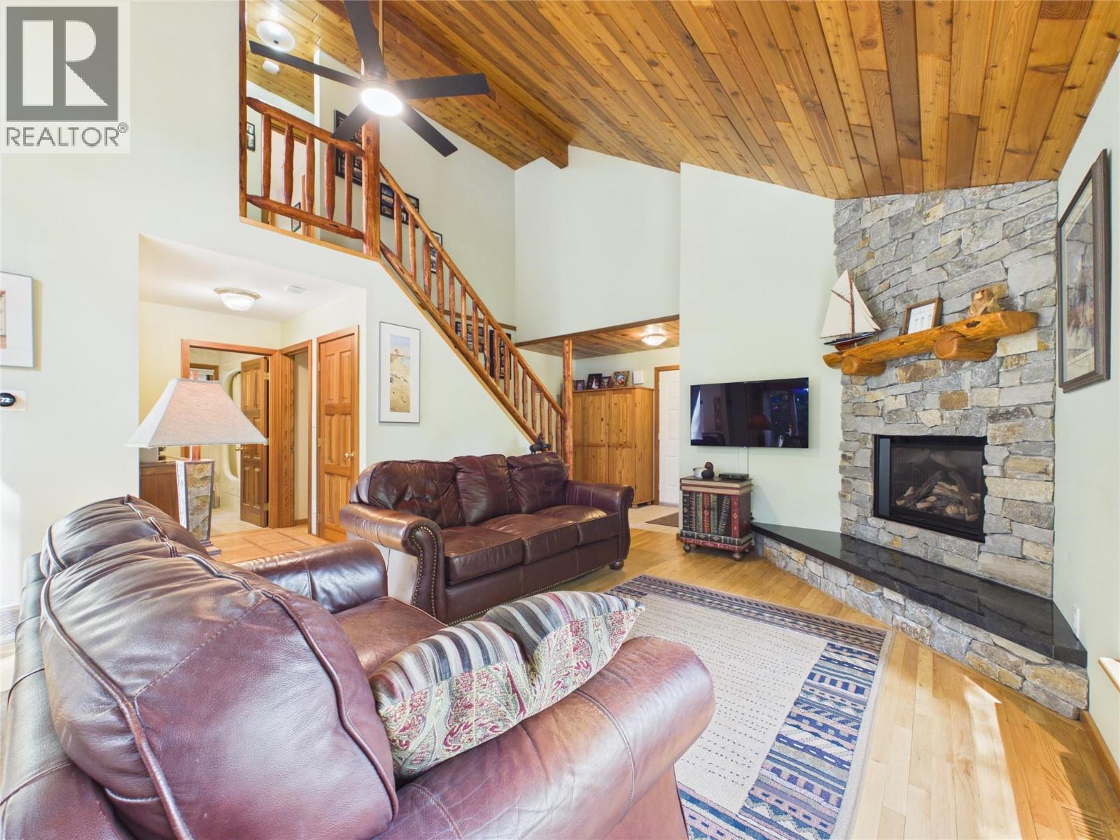 9387 Moyie Shores Estates Road, Moyie, British Columbia V0B 2A0 - Photo 11 - 10387121