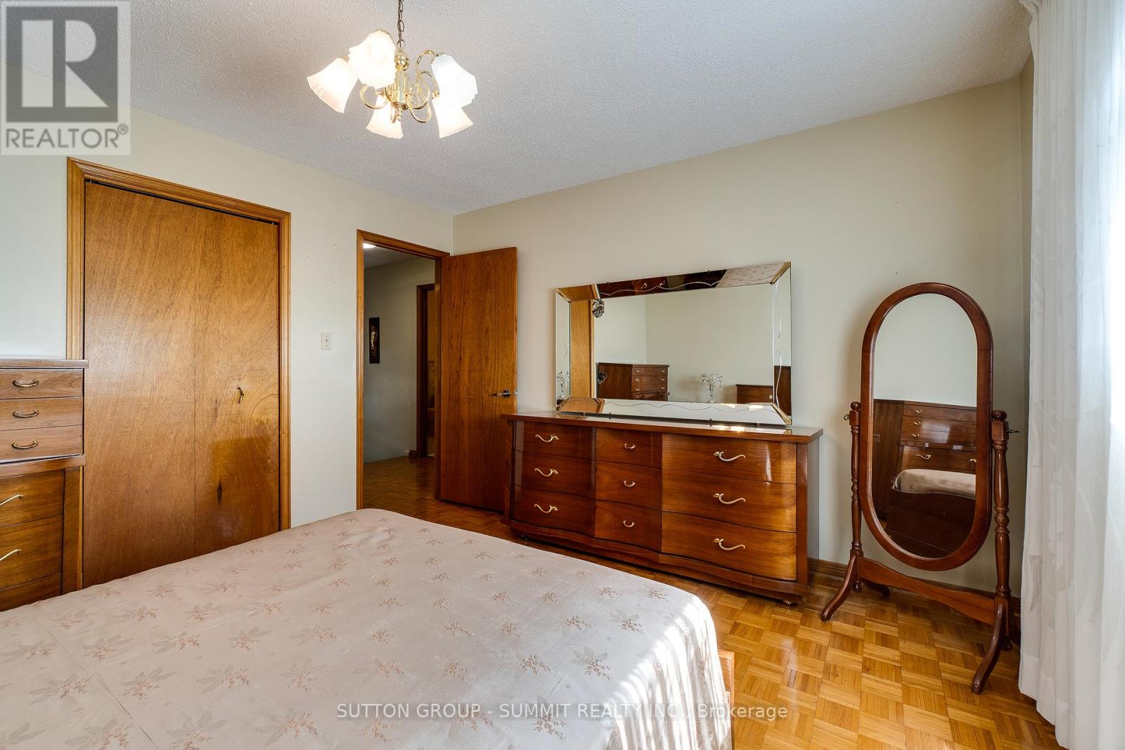 1571 Corkstone Glade, Mississauga, Ontario  L4W 2E8 - Photo 19 - W13119500