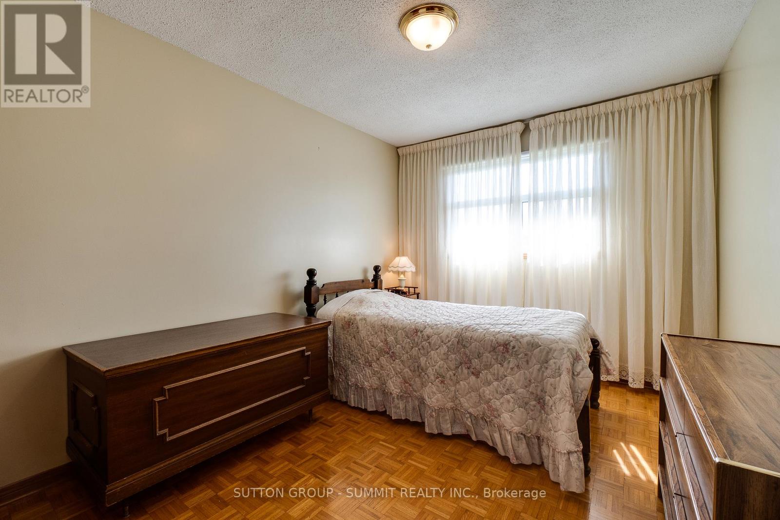 1571 Corkstone Glade, Mississauga, Ontario  L4W 2E8 - Photo 20 - W13119500