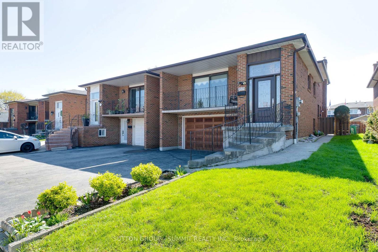 1571 Corkstone Glade, Mississauga, Ontario  L4W 2E8 - Photo 3 - W13119500