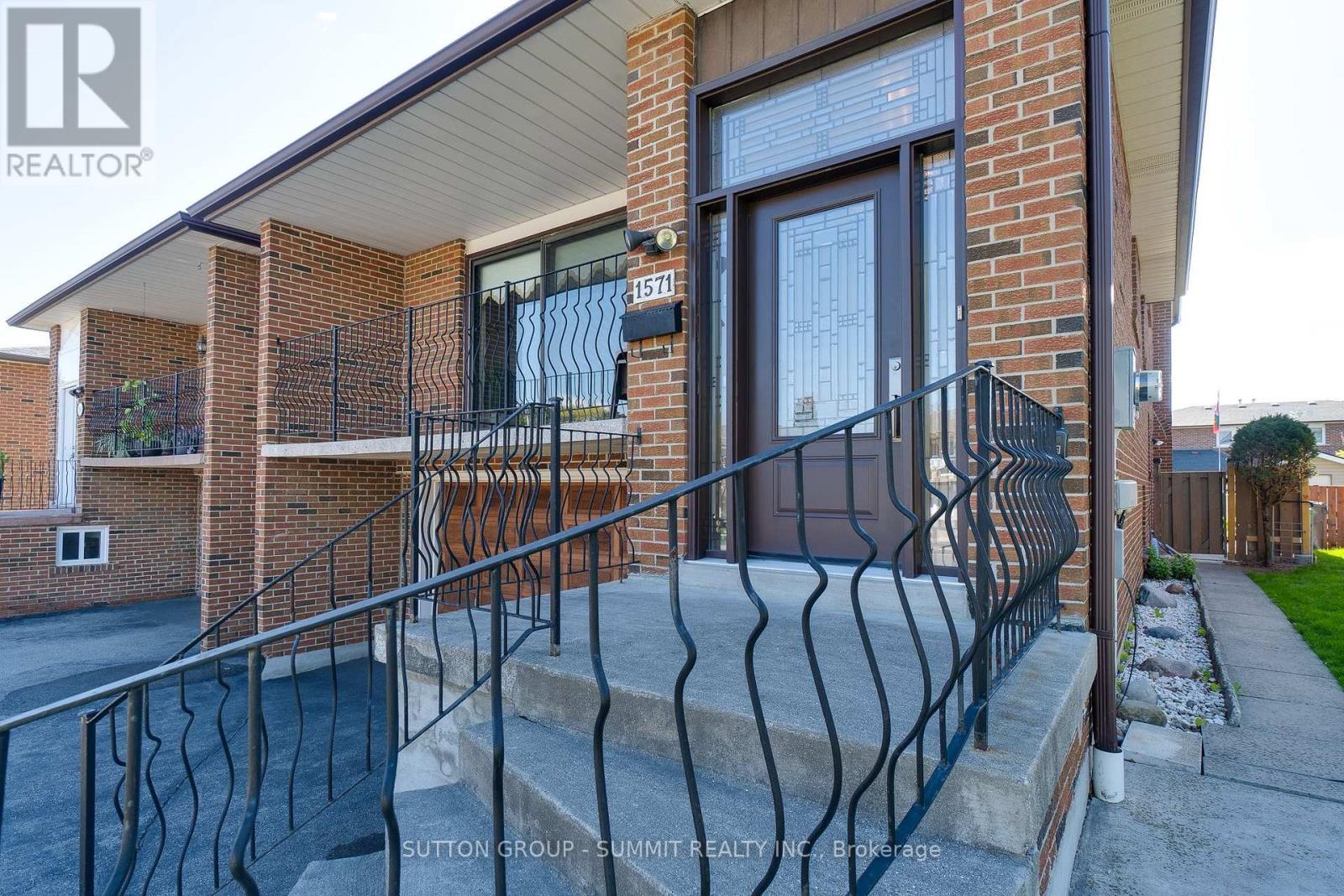 1571 Corkstone Glade, Mississauga, Ontario  L4W 2E8 - Photo 4 - W13119500