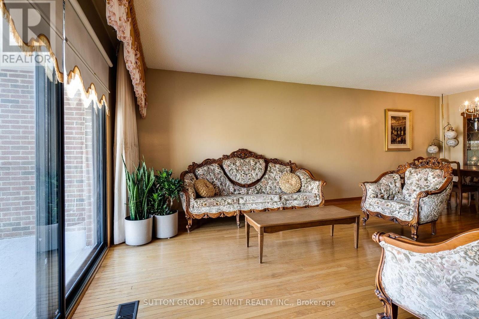 1571 Corkstone Glade, Mississauga, Ontario  L4W 2E8 - Photo 7 - W13119500