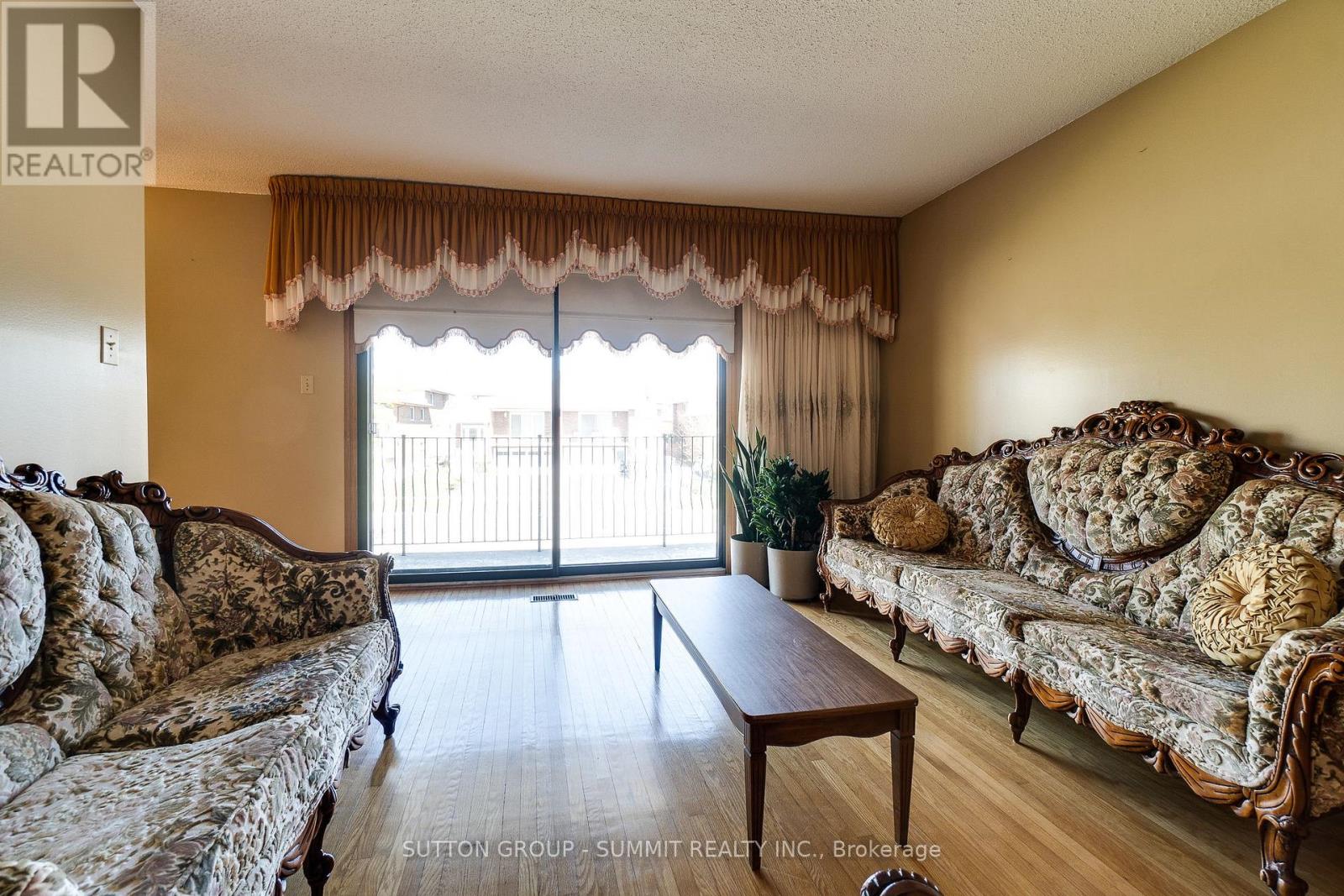 1571 Corkstone Glade, Mississauga, Ontario  L4W 2E8 - Photo 9 - W13119500