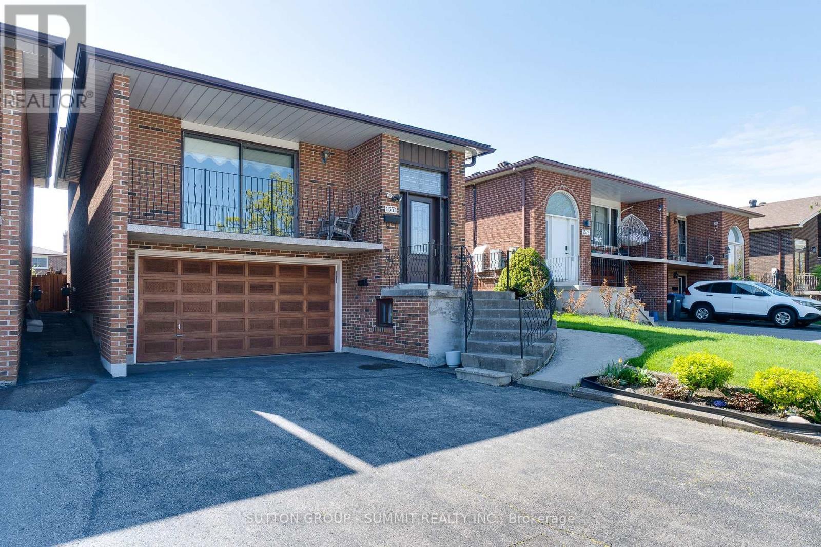 1571 Corkstone Glade, Mississauga, Ontario  L4W 2E8 - Photo 2 - W13119500