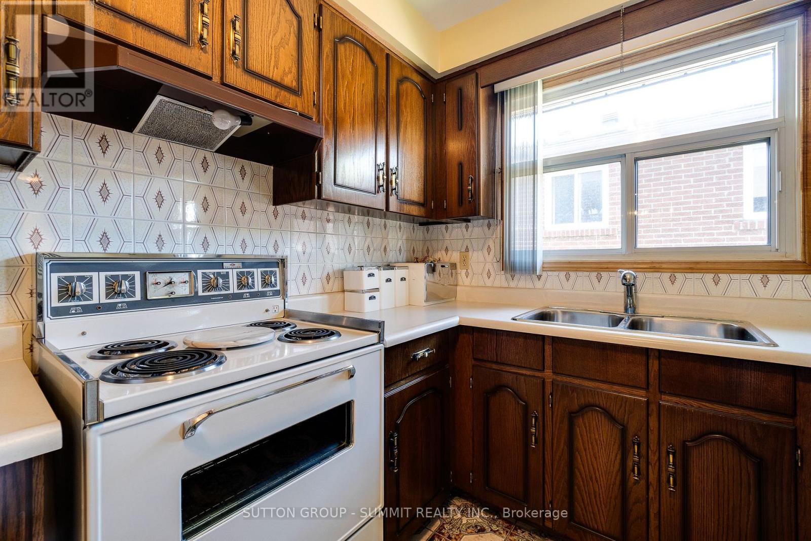 1571 Corkstone Glade, Mississauga, Ontario  L4W 2E8 - Photo 16 - W13119500