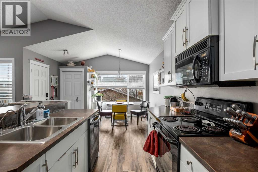 2367 Sagewood Gate Sw, Airdrie, Alberta  T4B 3M7 - Photo 9 - A2310565