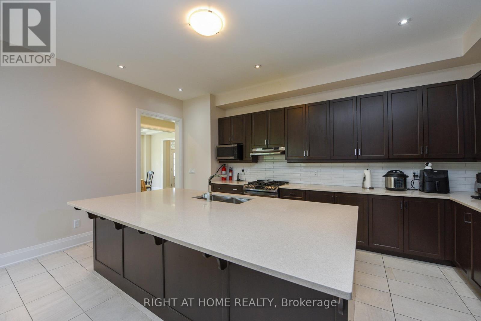 Main/upper Level - 5167 Symphony Court, Mississauga, Ontario  L5M 0Z6 - Photo 9 - W13120076