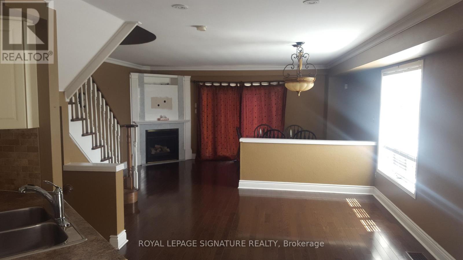 5456 Tree Crest Court, Mississauga, Ontario  L5R 3Z6 - Photo 2 - W13120100