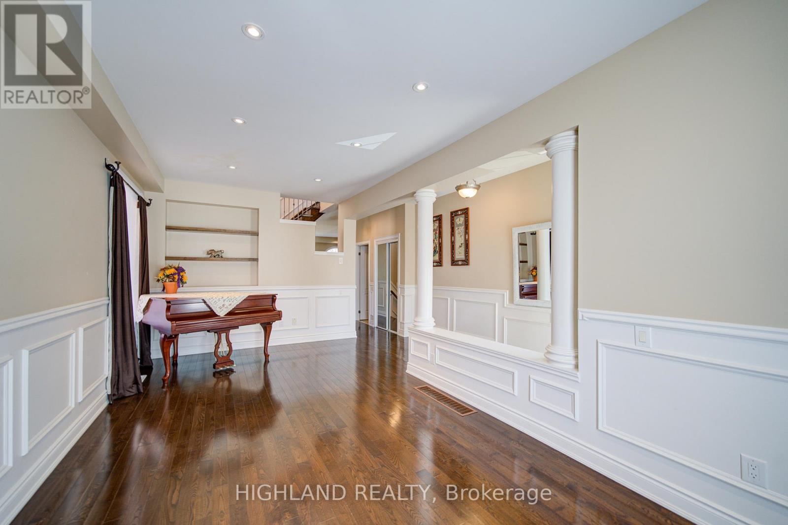 311 Duskywing Way, Oakville, Ontario  L6L 6X6 - Photo 4 - W13120104