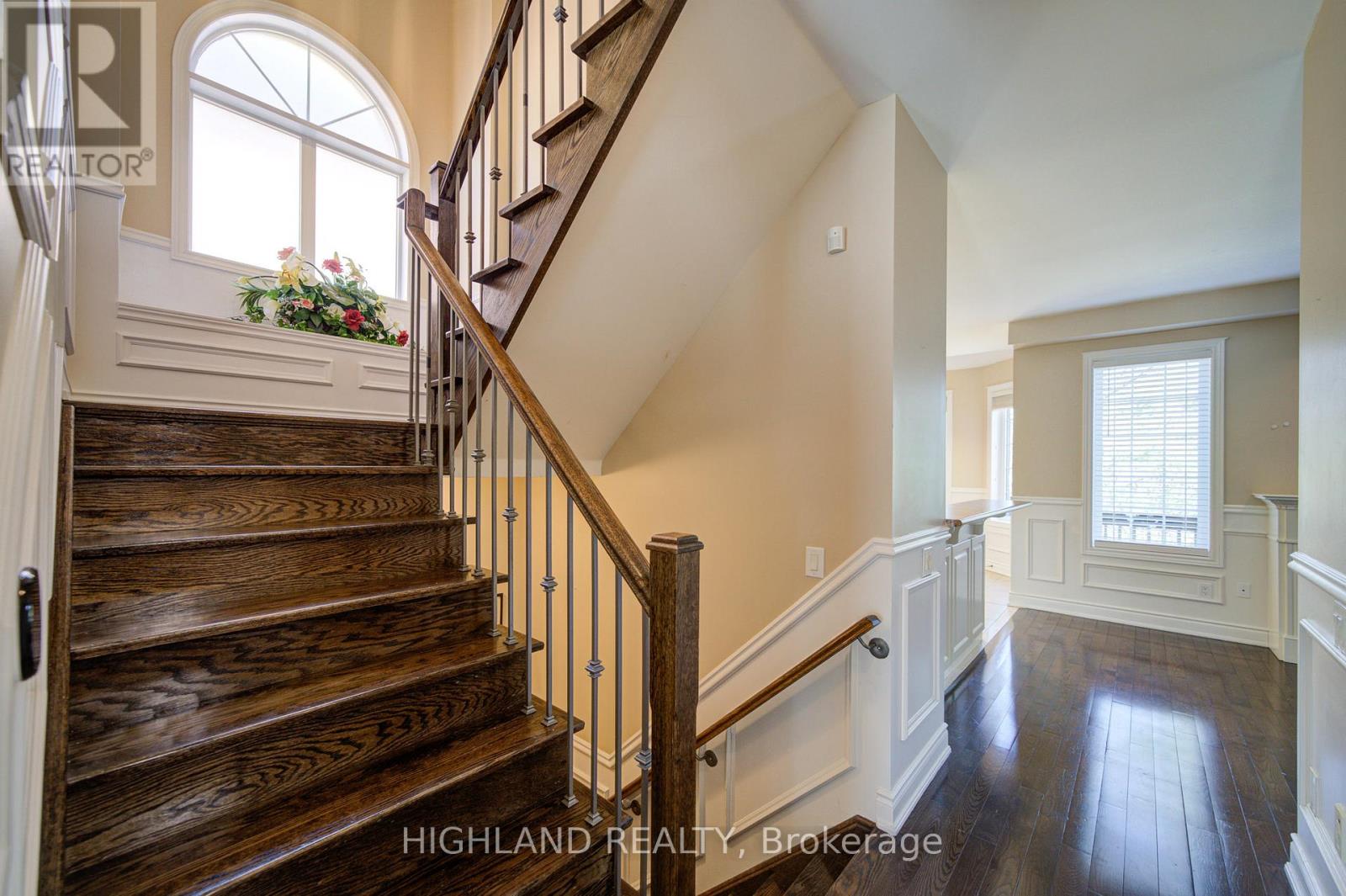 311 Duskywing Way, Oakville, Ontario  L6L 6X6 - Photo 5 - W13120104
