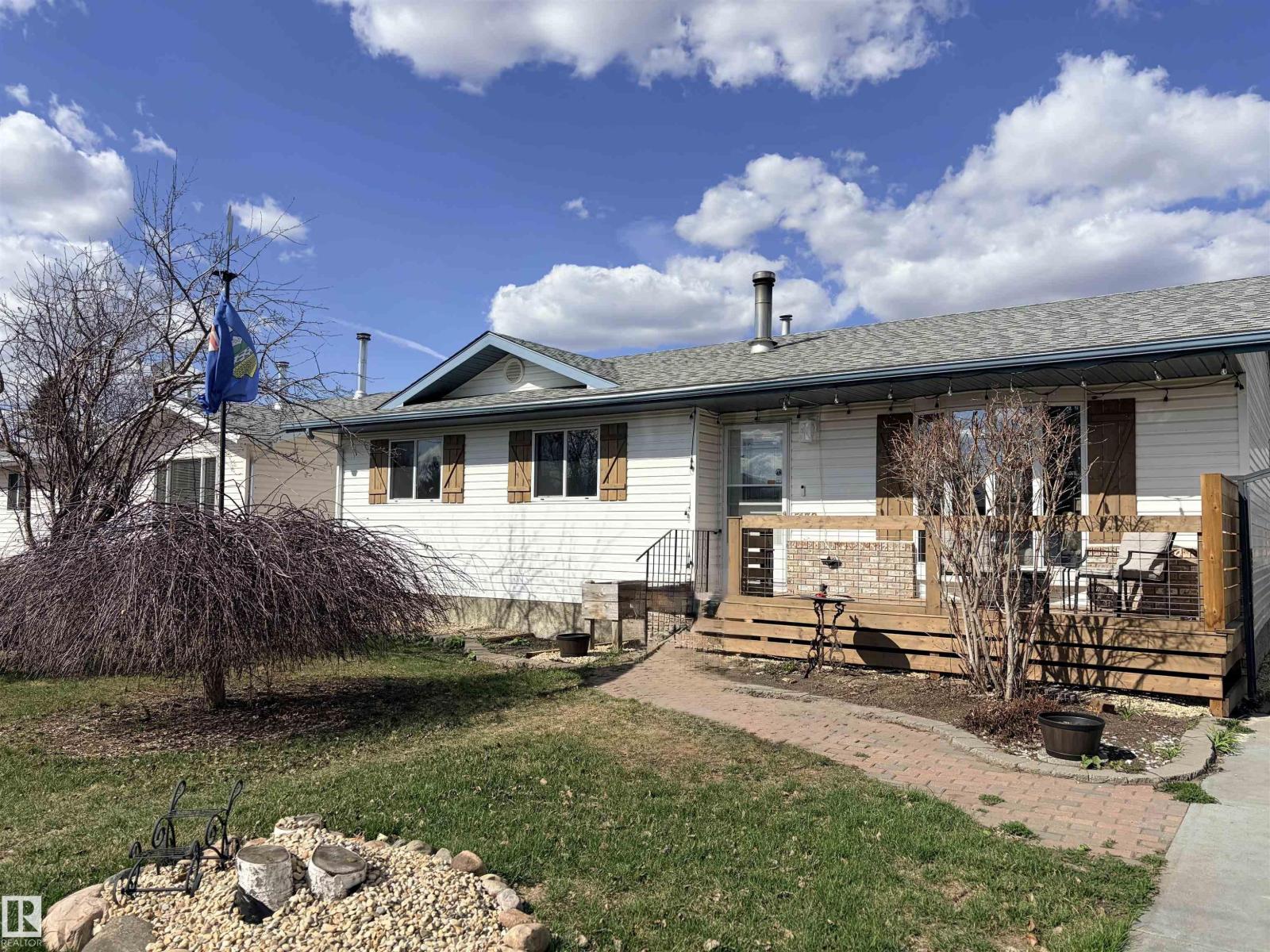 5132 54 AV, mundare, Alberta