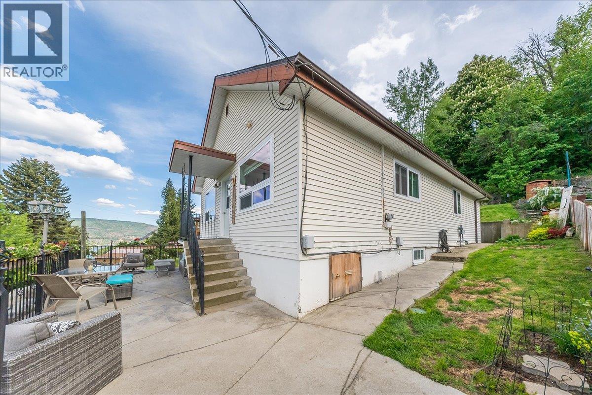 1374 Mountain Street, Trail, British Columbia  V1R 3G5 - Photo 2 - 10386940