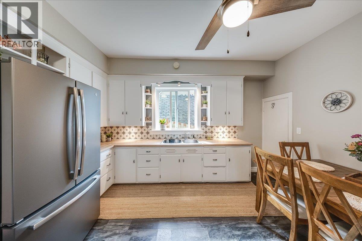 1374 Mountain Street, Trail, British Columbia  V1R 3G5 - Photo 5 - 10386940