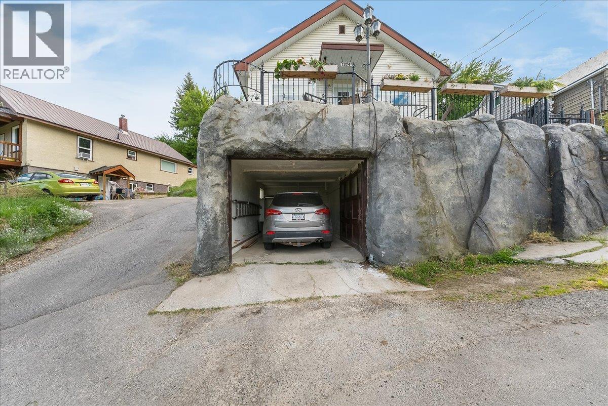 1374 Mountain Street, Trail, British Columbia  V1R 3G5 - Photo 3 - 10386940