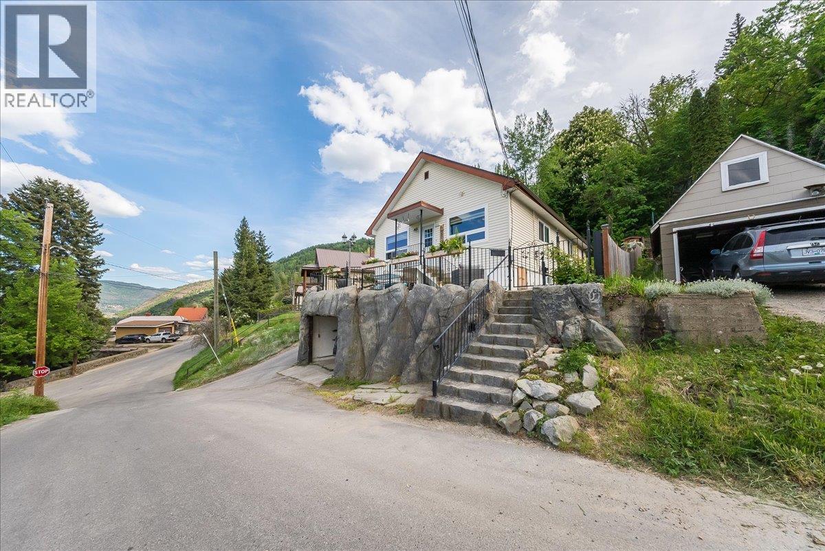 1374 Mountain Street, Trail, British Columbia  V1R 3G5 - Photo 54 - 10386940