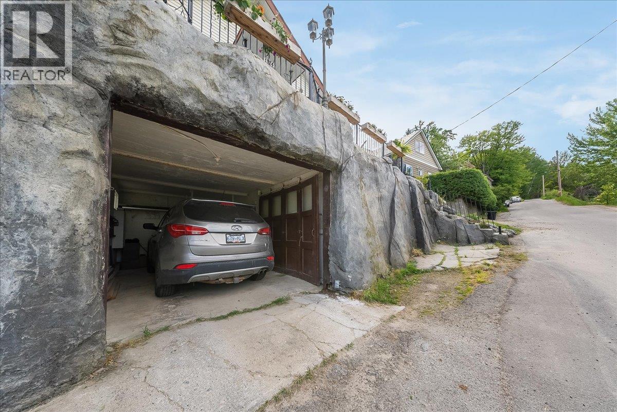 1374 Mountain Street, Trail, British Columbia  V1R 3G5 - Photo 59 - 10386940