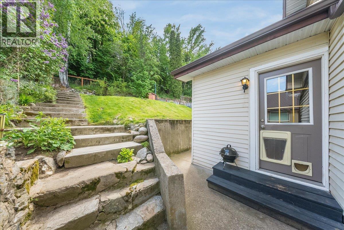 1374 Mountain Street, Trail, British Columbia  V1R 3G5 - Photo 58 - 10386940