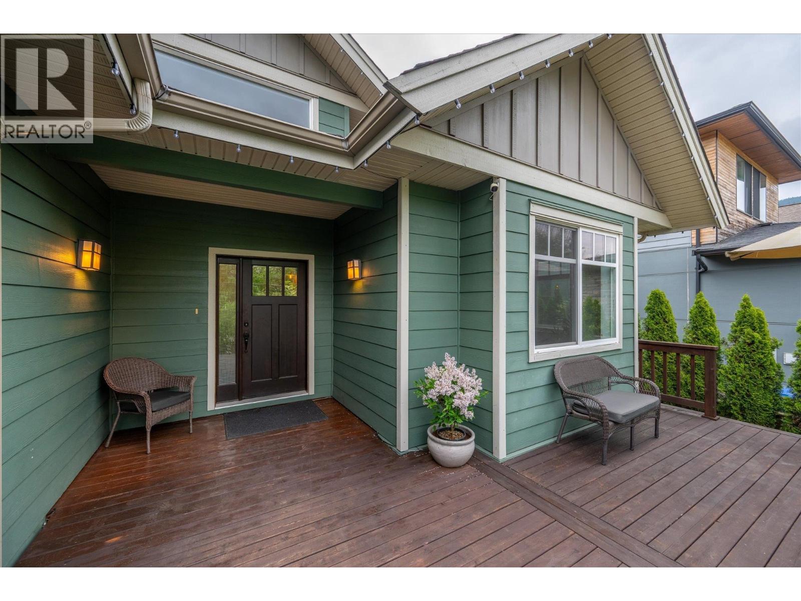 1545 Judd Road, Squamish, British Columbia  V0N 1H0 - Photo 1 - R3123083