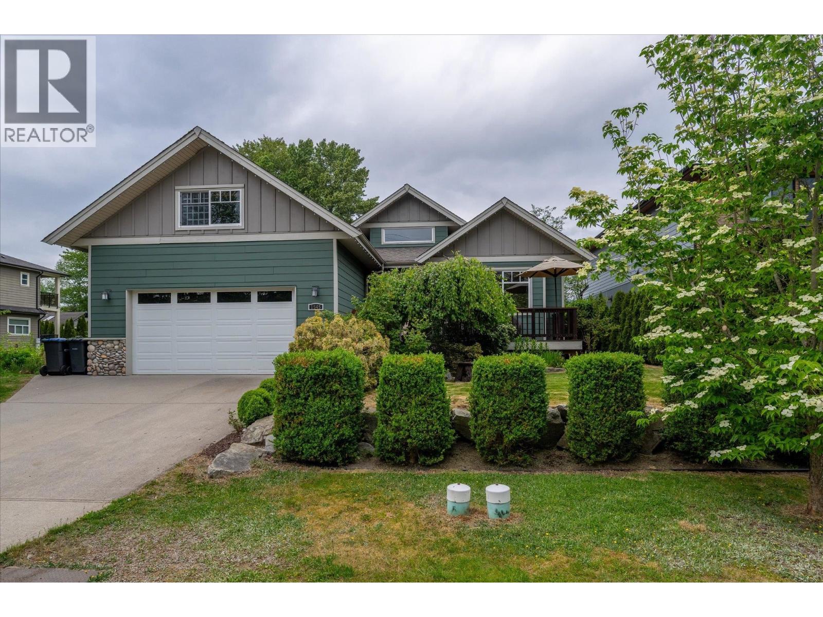 1545 Judd Road, Squamish, British Columbia  V0N 1H0 - Photo 2 - R3123083