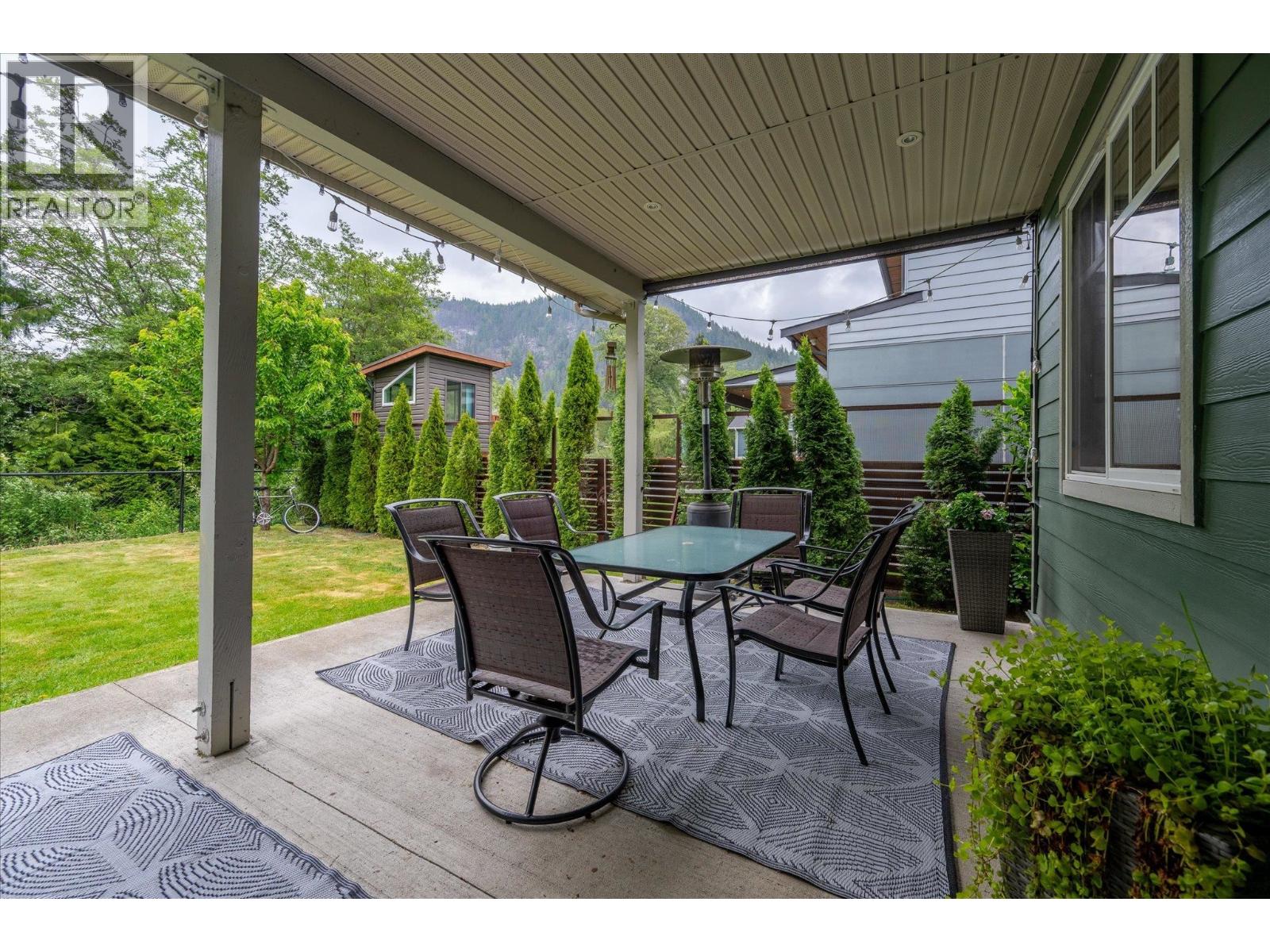 1545 Judd Road, Squamish, British Columbia  V0N 1H0 - Photo 3 - R3123083