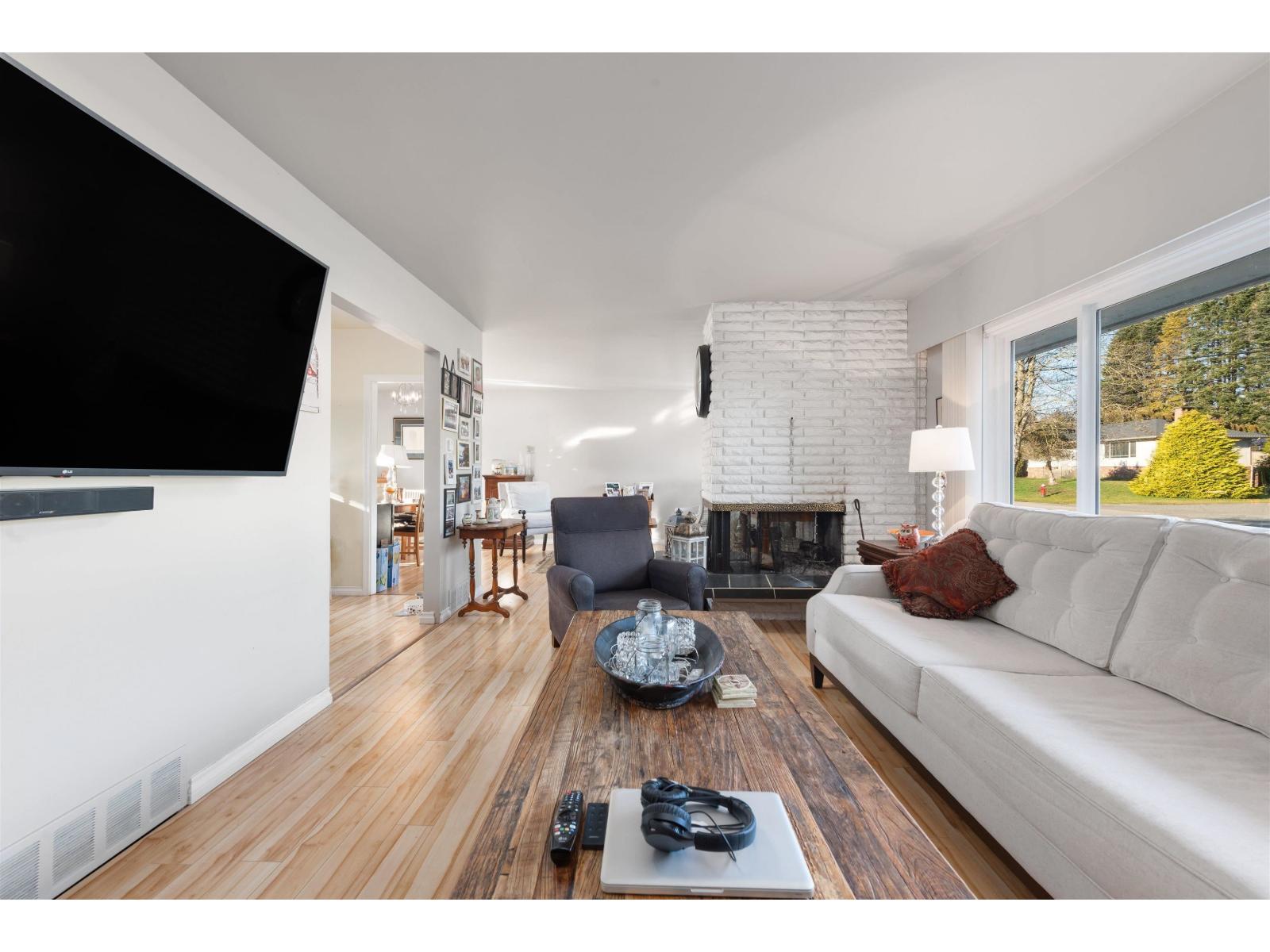 13890 Blackburn Avenue, White Rock, British Columbia  V4B 2Z2 - Photo 2 - R3122023
