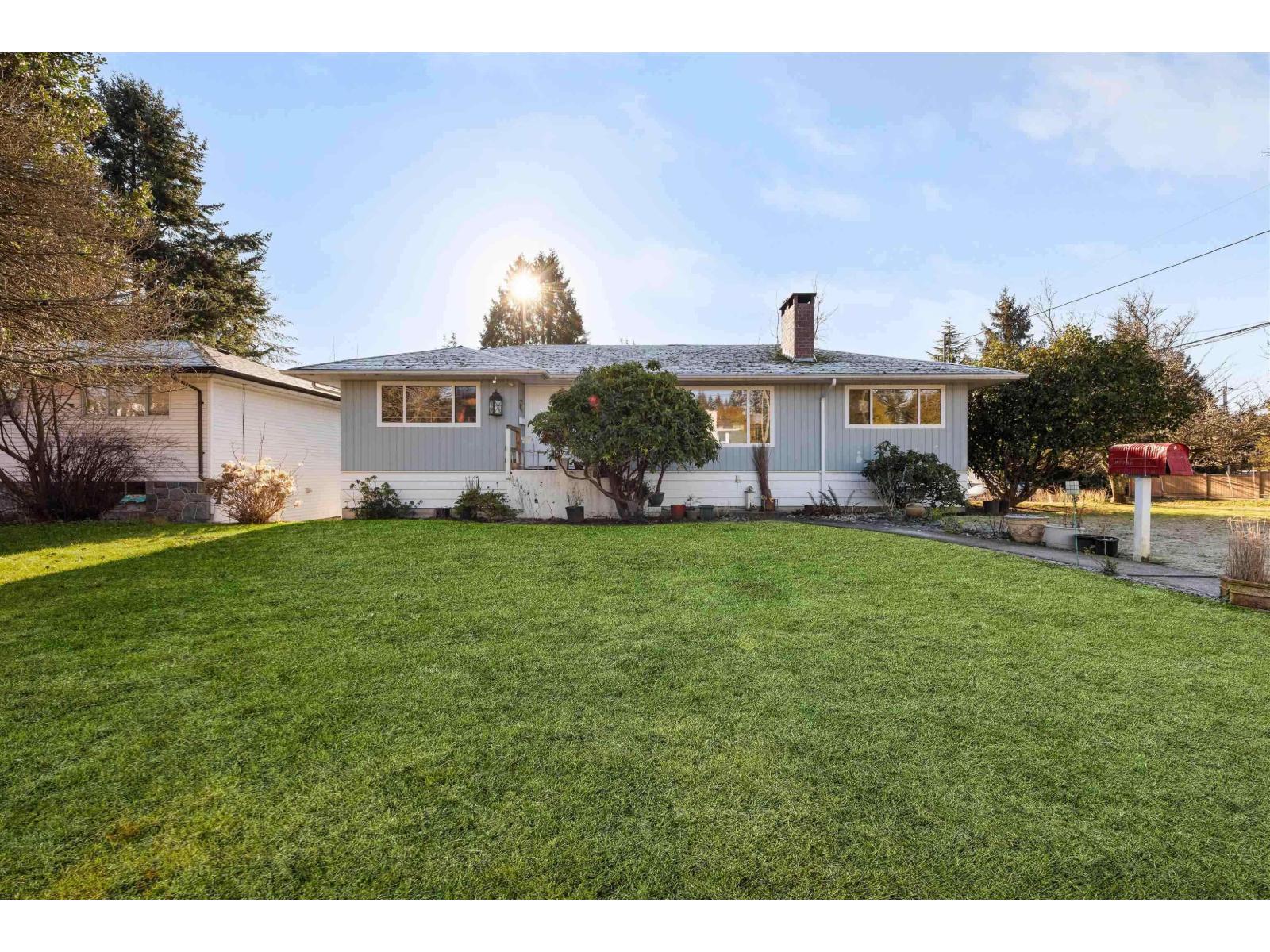 13890 Blackburn Avenue, White Rock, British Columbia  V4B 2Z2 - Photo 4 - R3122023