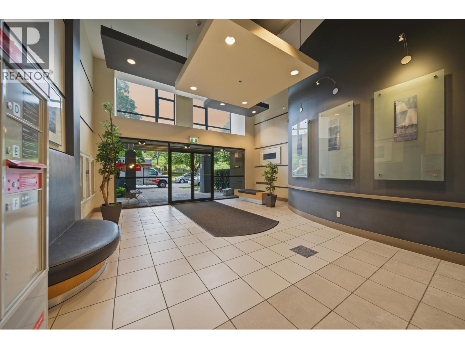 803 3520 Crowley Drive, Vancouver, British Columbia  V5R 6G9 - Photo 3 - R3122602