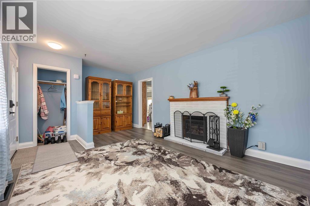 713 Bengarvie Street, Point Edward photo 6