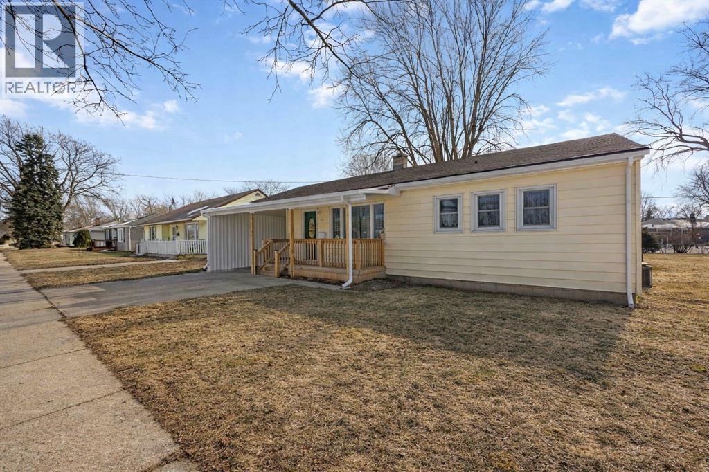 713 Bengarvie Street, Point Edward photo 2