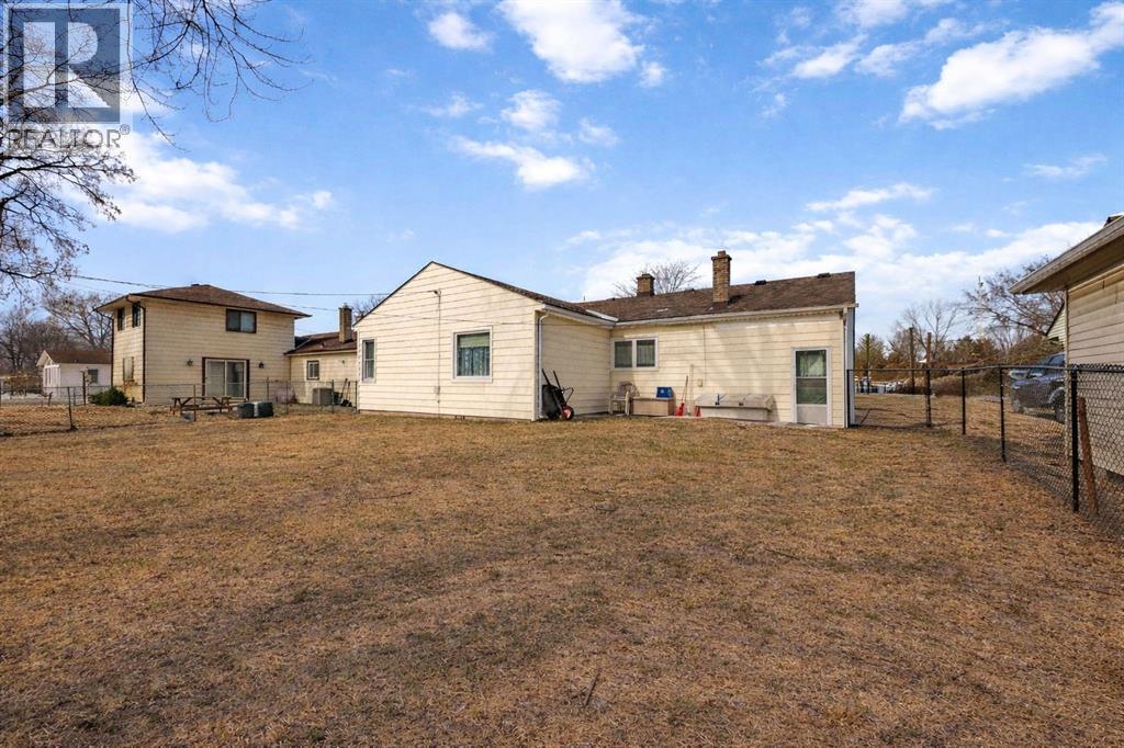 713 Bengarvie Street, Point Edward photo 4