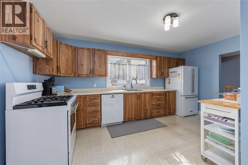 713 Bengarvie Street, Point Edward photo 9