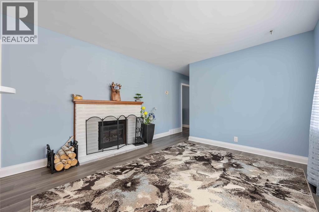 713 Bengarvie Street, Point Edward photo 5