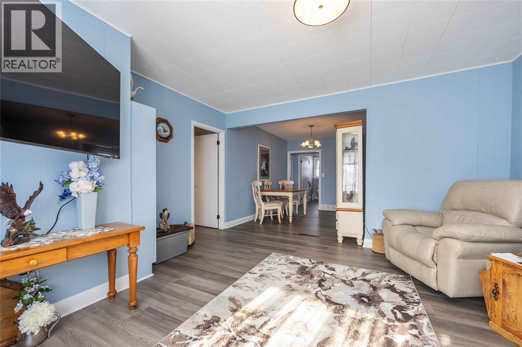 713 Bengarvie Street, Point Edward photo 17
