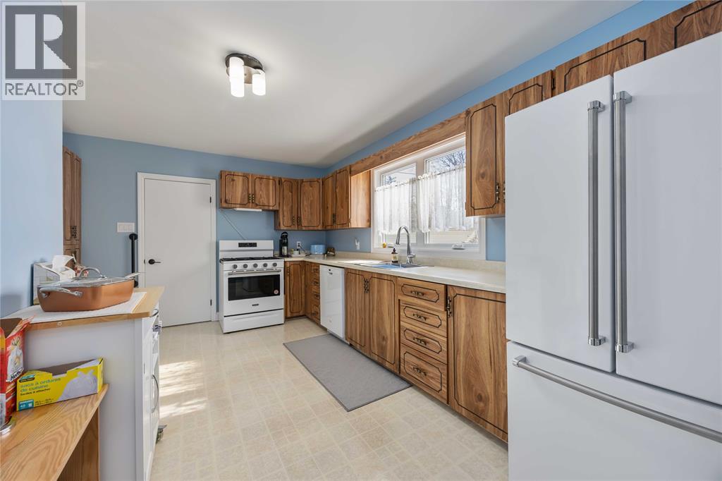 713 Bengarvie Street, Point Edward photo 11