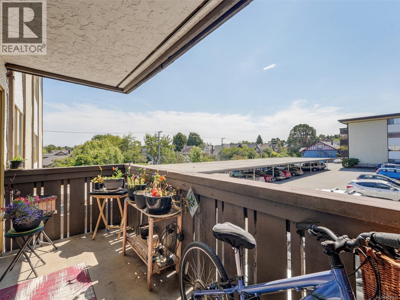 212 964 Heywood Ave, Victoria, British Columbia V8V 2Y5 - Photo 9 - 1030304