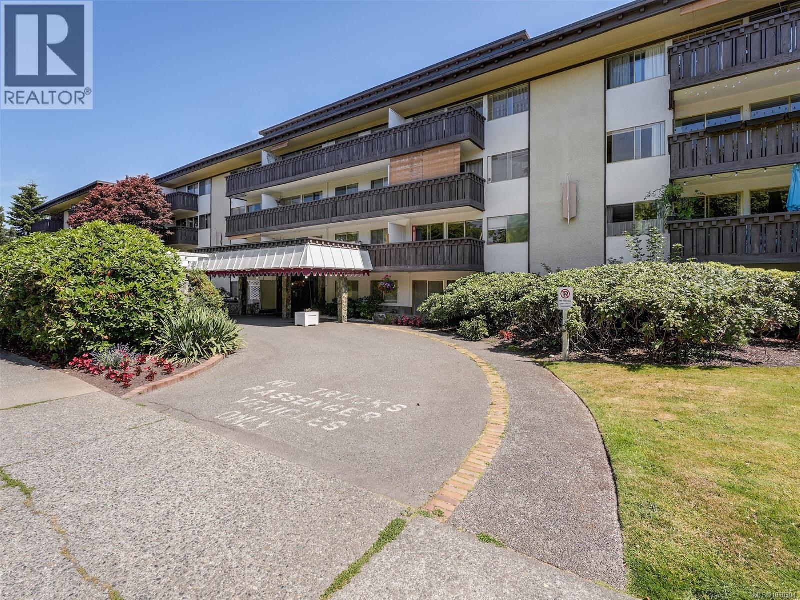 212 964 Heywood Ave, Victoria, British Columbia V8V 2Y5 - Photo 1 - 1030304