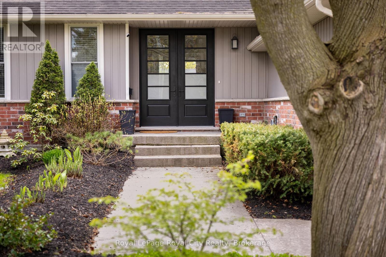 255 Normandy Avenue, Waterloo, Ontario  N2K 1X6 - Photo 2 - X13119414