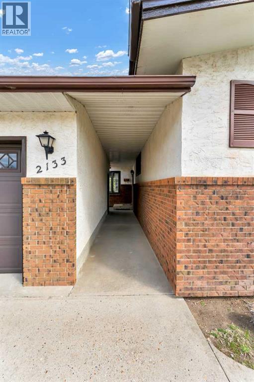 2133 8 Avenue NE, Medicine Hat, Alberta  T1C 1L2 - Photo 4 - A2307844