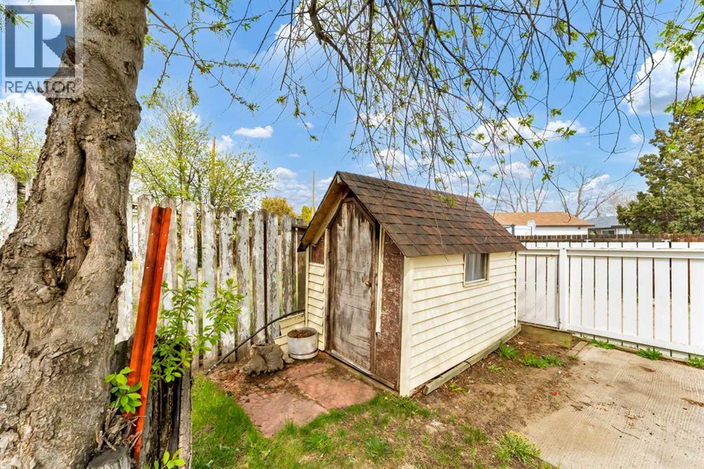 2133 8 Avenue NE, Medicine Hat, Alberta  T1C 1L2 - Photo 48 - A2307844